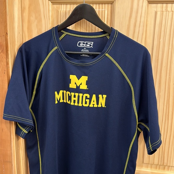 University of Michigan Athletic T-Shirt Size XL - Picture 1 of 5